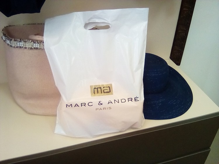 Пакет с врезной ручкой Marc & André Пакет с врезной ручкой Marc & André